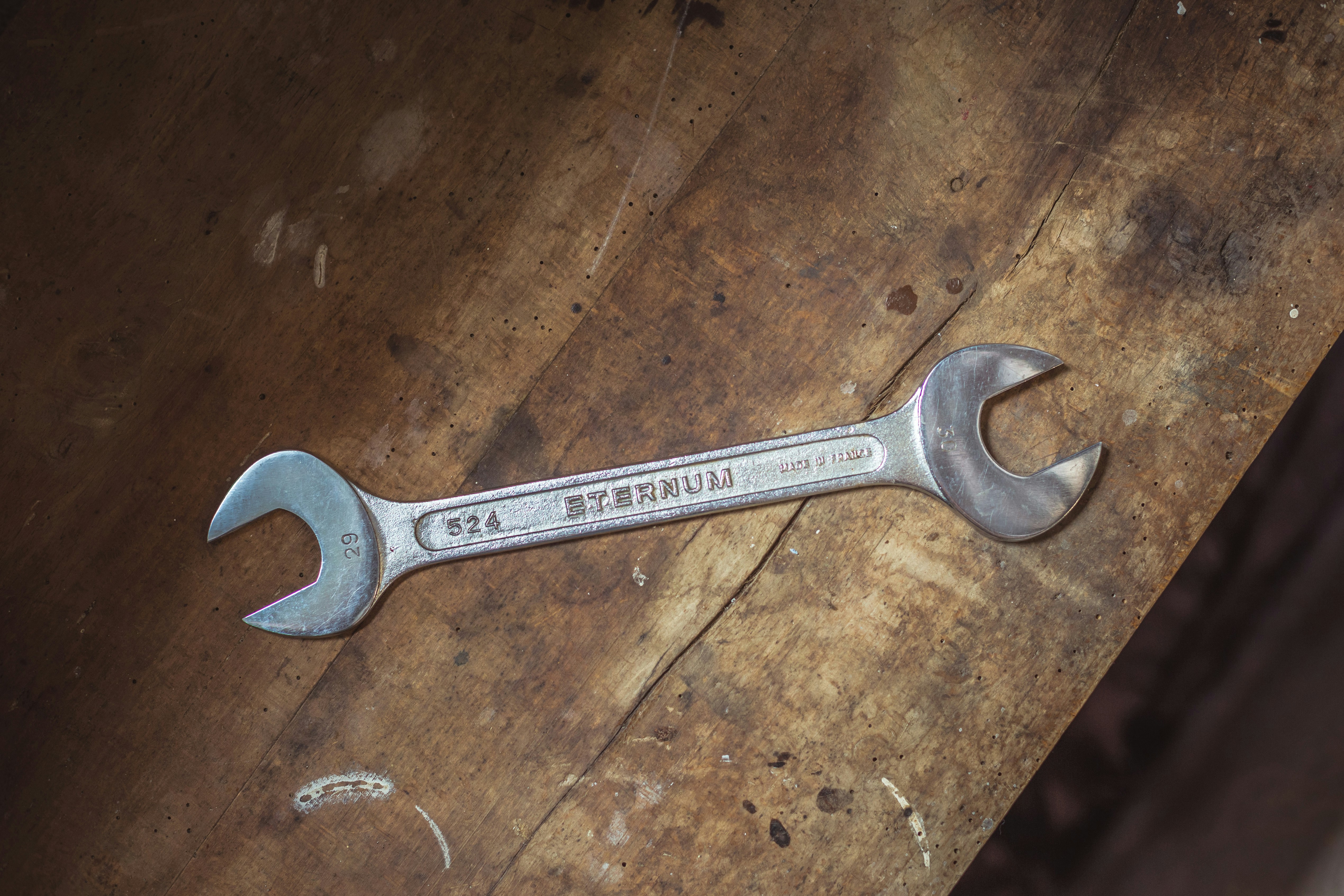 Compact ratchet with matte finish
