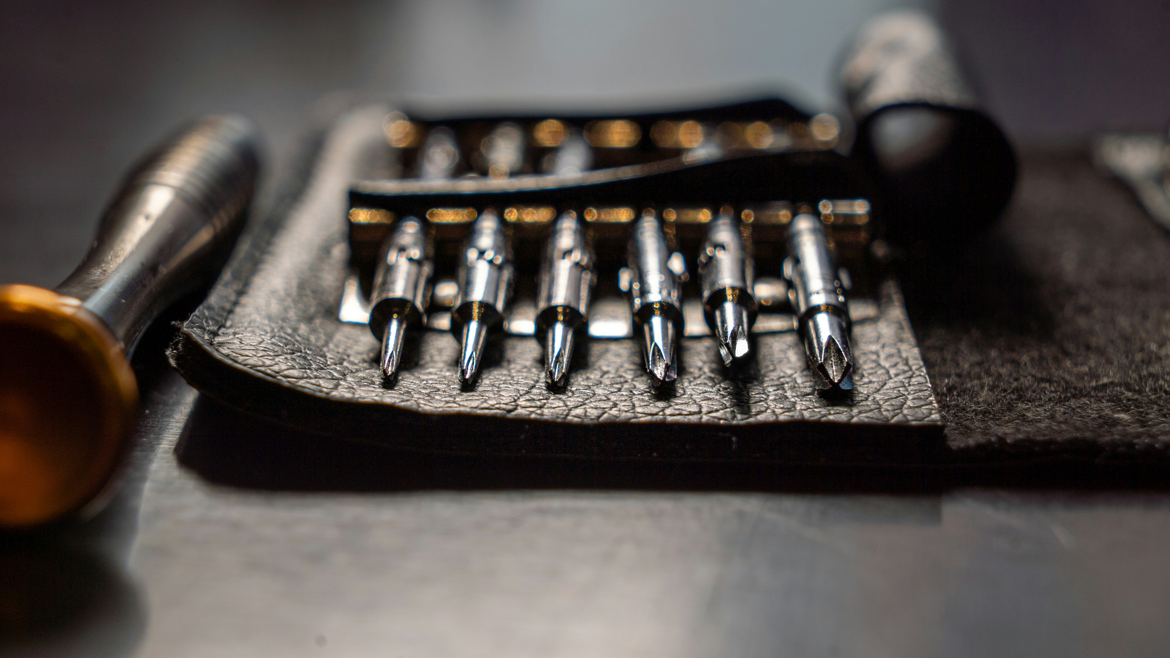 Precision screwdriver with knurled grip
